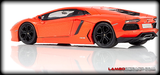 The 1/43 Lamborghini Aventador LP700-4 from Hotwheels, a review by 