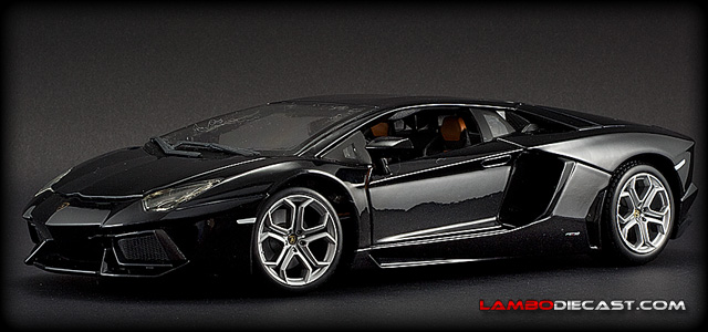 Miniature Lamborghini Aventador LP700-4 1/18 Burago LP700-4 Noire