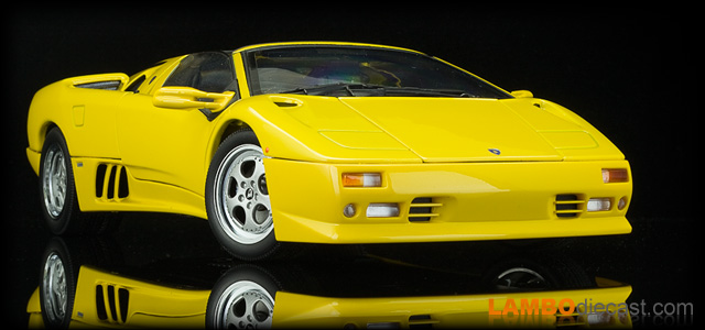 Lamborghini Diablo VT Roadster by AUTOart