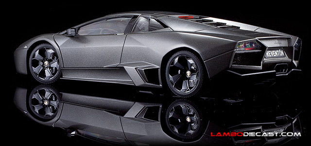 The 1/18 Lamborghini Reventon from AUTOart, a review by
