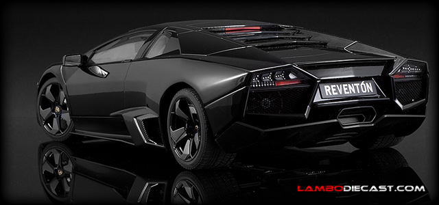 The 1/18 Lamborghini Reventon from AUTOart, a review by