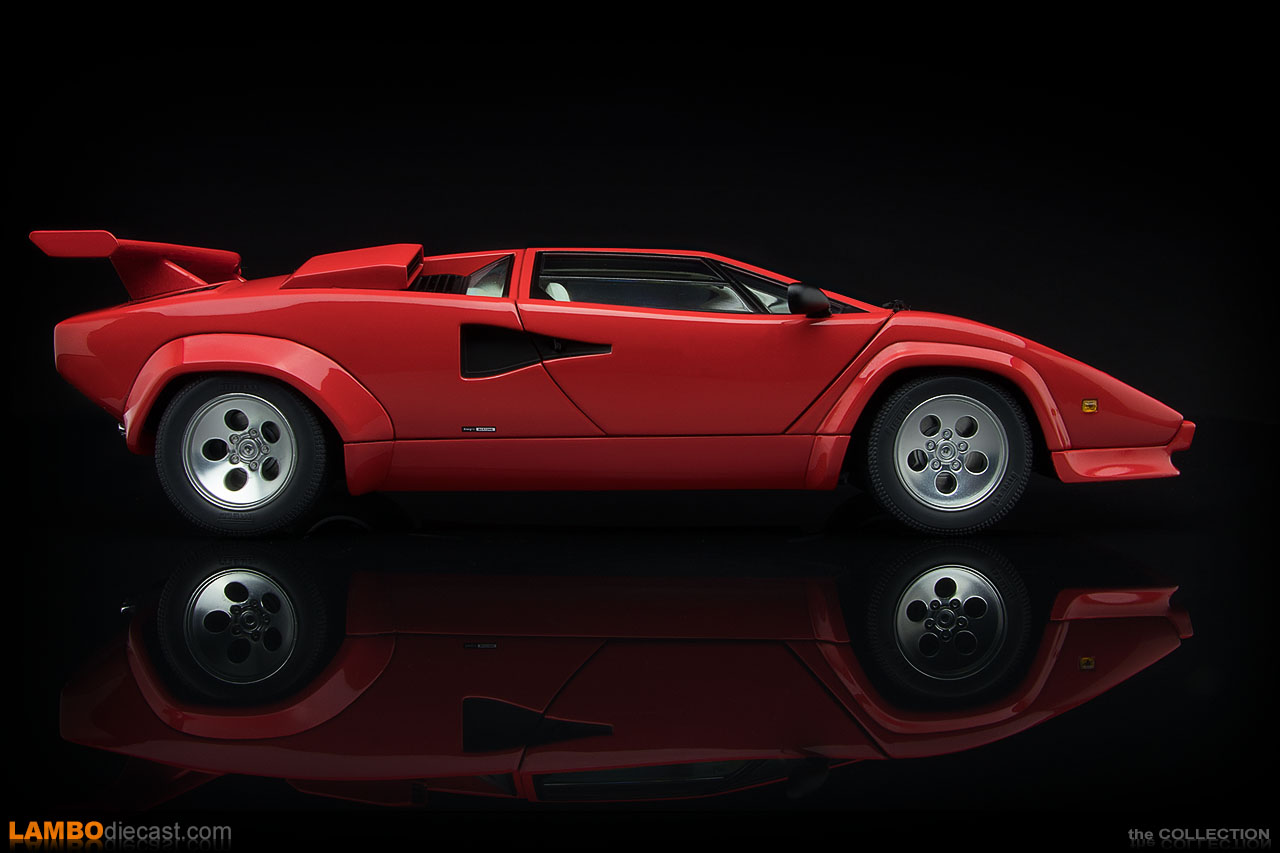 Side view of the 1/18 scale Lamborghini Countach 5000 S by AUTOart