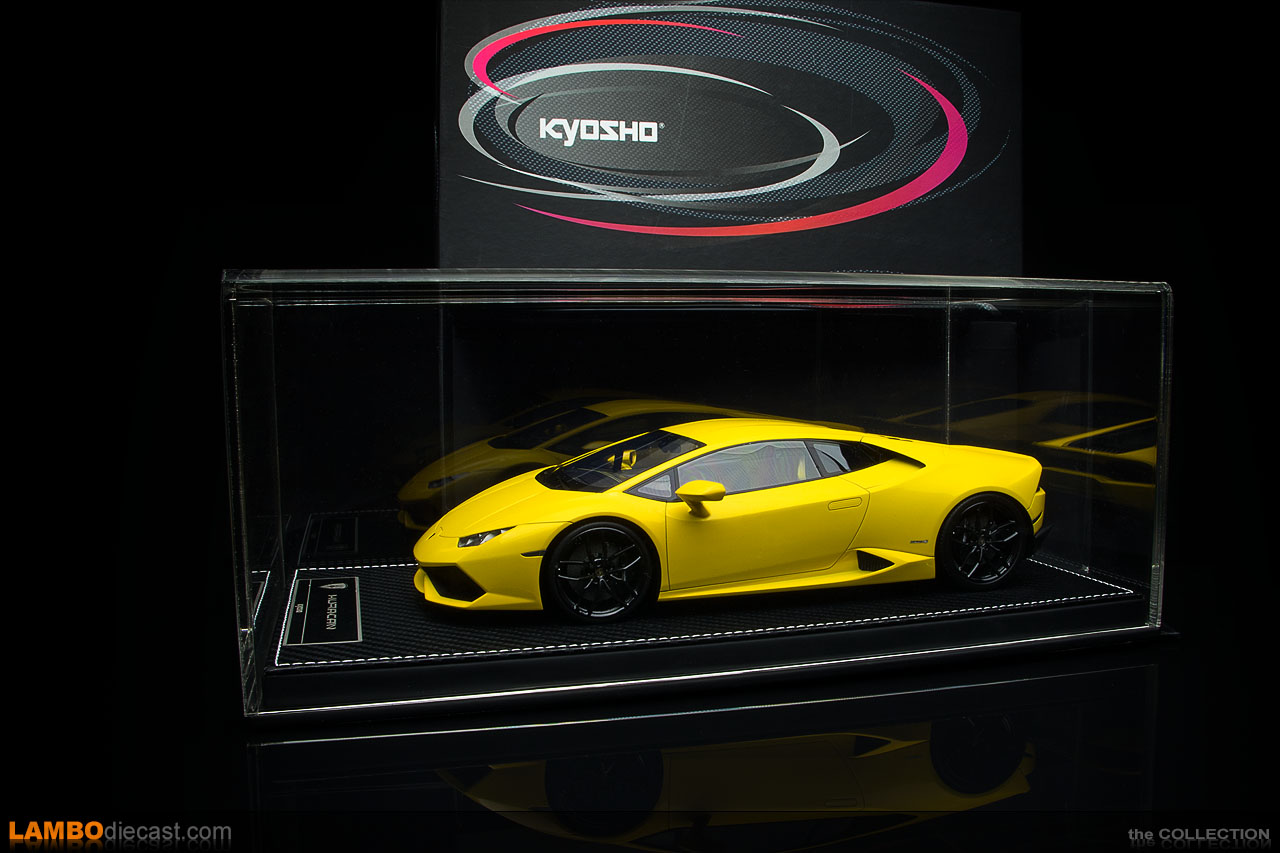 Side view of the 1/18 scale Lamborghini Huracan LP610-4 by Kyosho