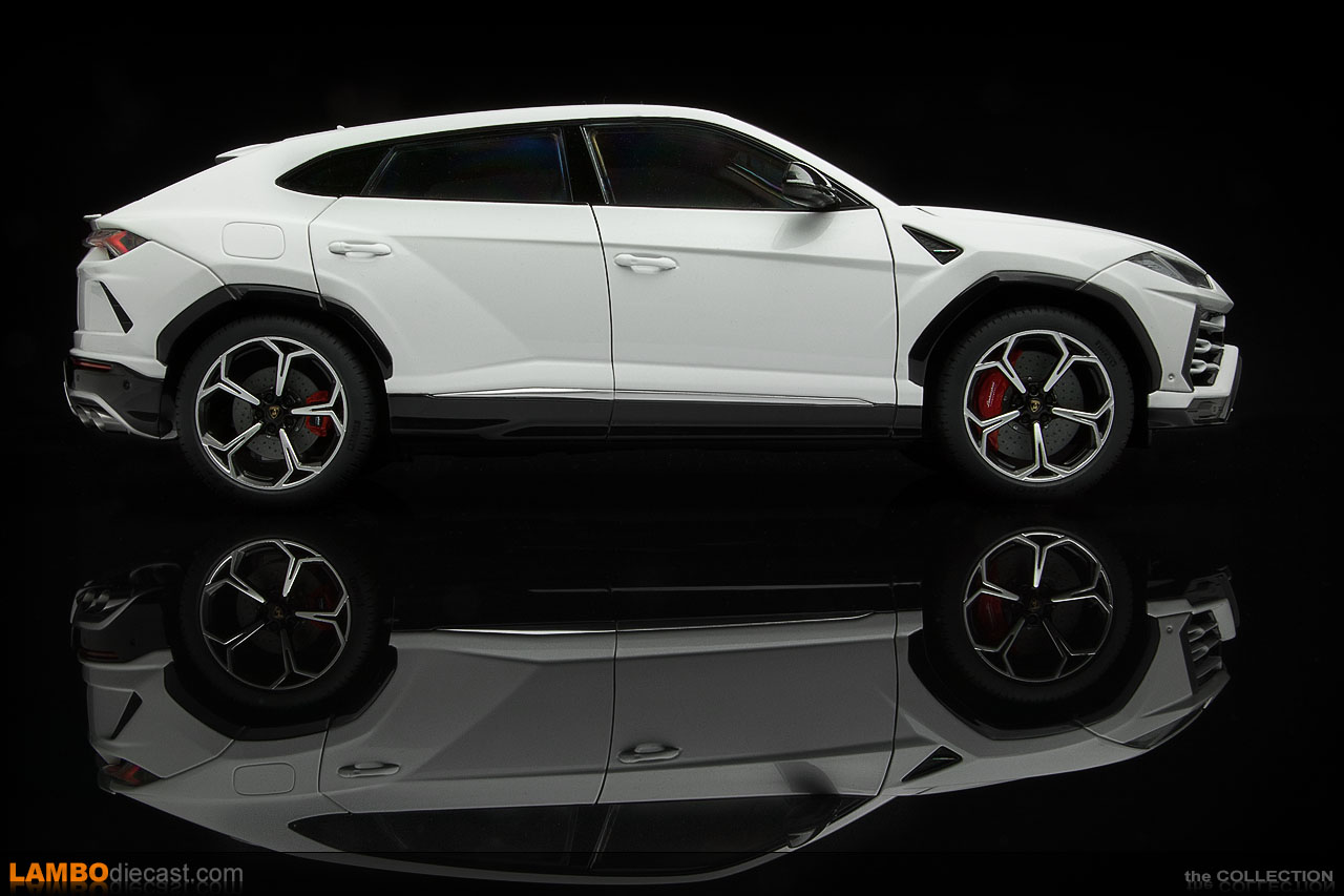 Side view of the Lamborghini Urus in Bianco Icarus made by AUTOart in 1/18