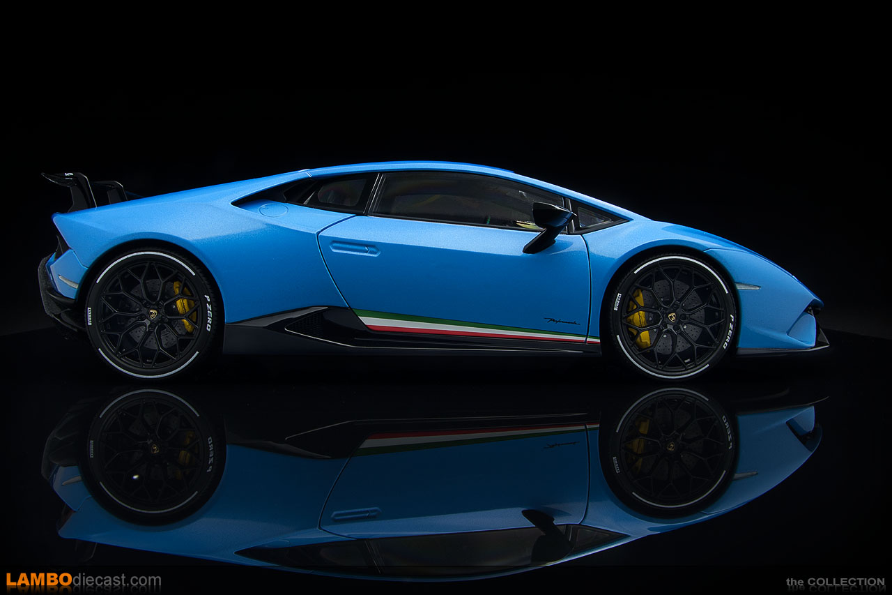 Side view of the 1/18 scale Lamborghini Huracan Performante by AUTOart