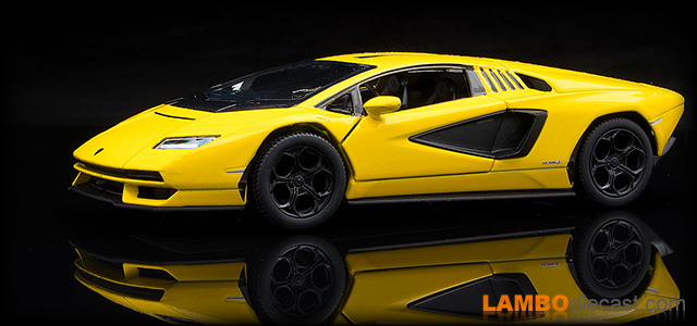 Lamborghini Countach LPI 800-4 by Kinsmart