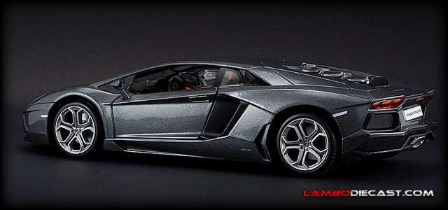 Lamborghini Aventador LP700-4 by Bburago